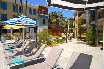 The Plaza at Sherman Oaks pool area chairs 2